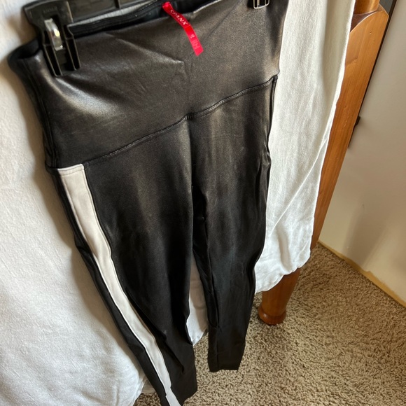 Size L SPANX leather leggings - Picture 2 of 5